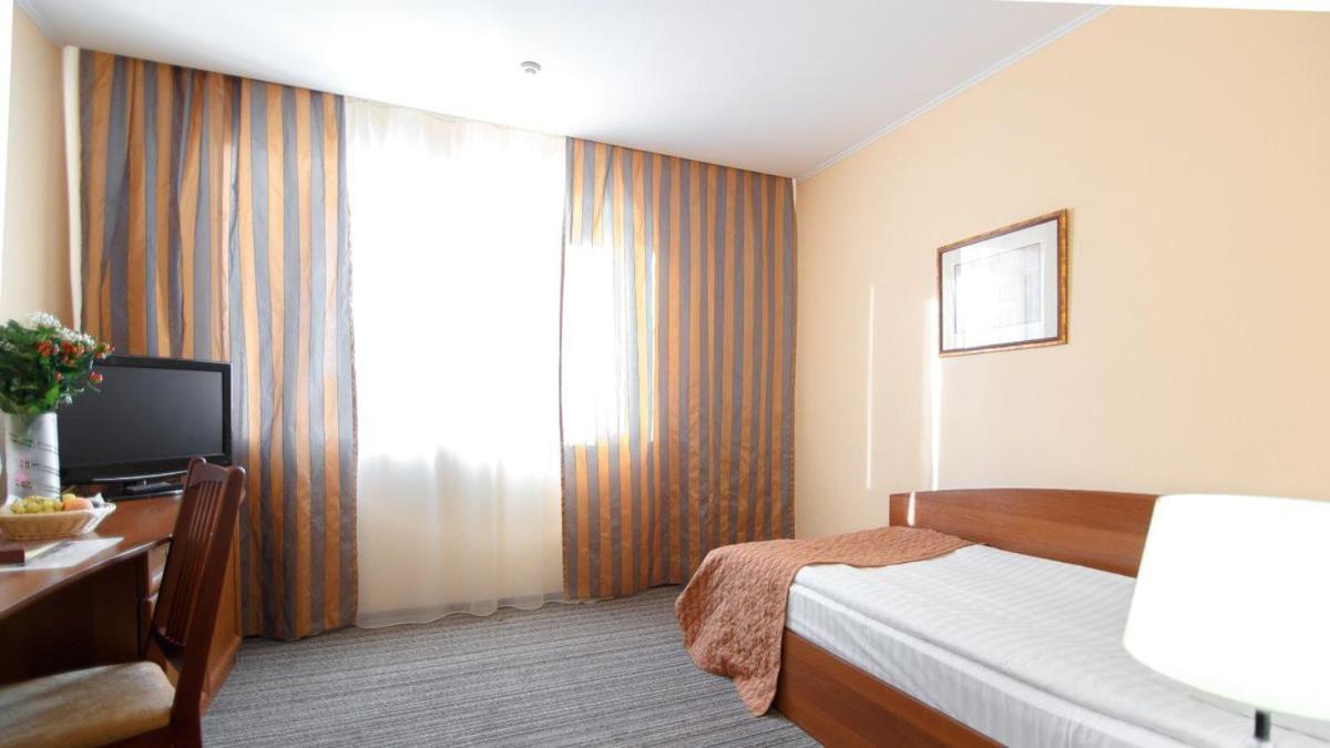 Reikartz Kropivnytskiy Hotel Kropyvnytskyi Bagian luar foto