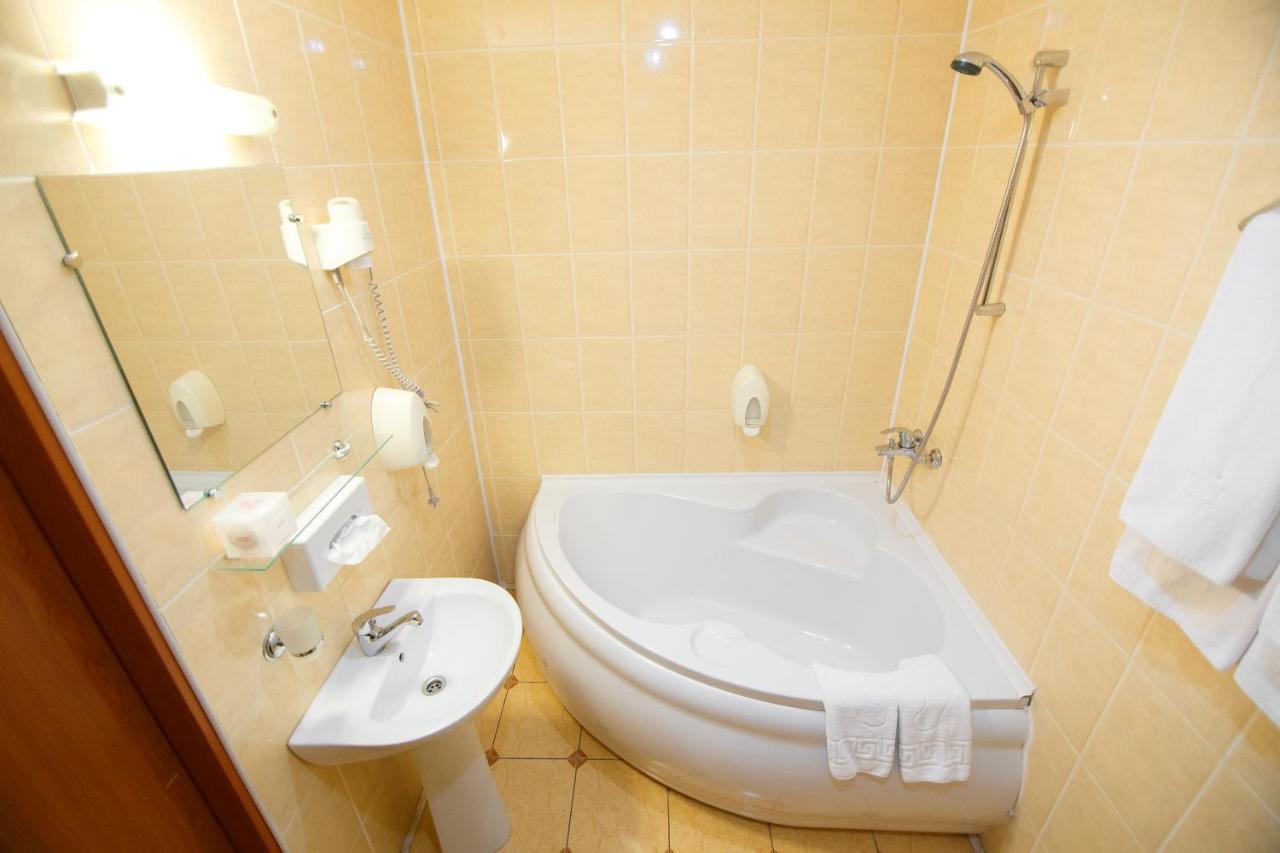 Reikartz Kropivnytskiy Hotel Kropyvnytskyi Bagian luar foto