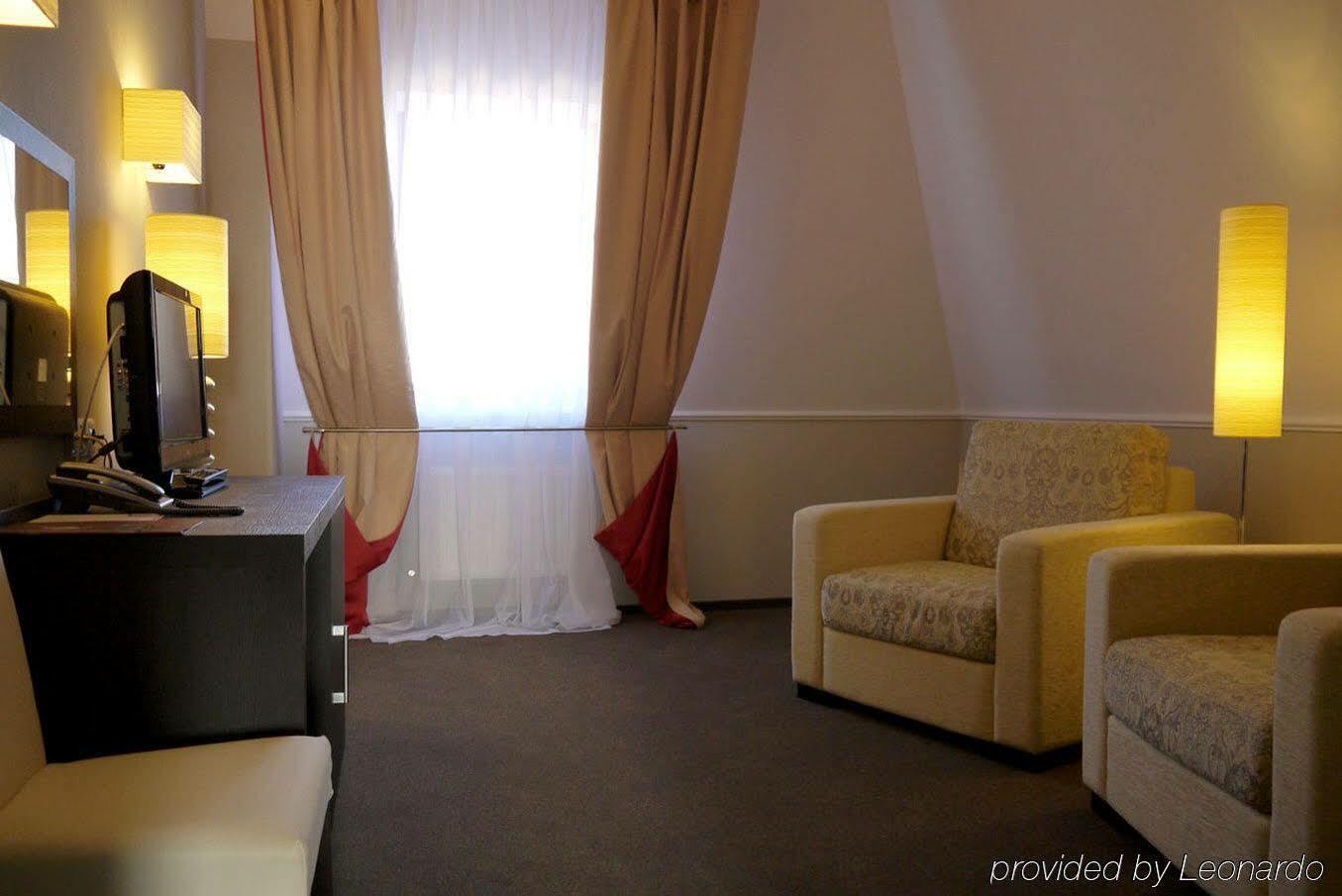 Reikartz Kropivnytskiy Hotel Kropyvnytskyi Bagian luar foto